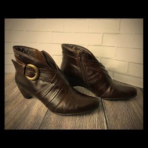 Pikolinos zip up leather bootie